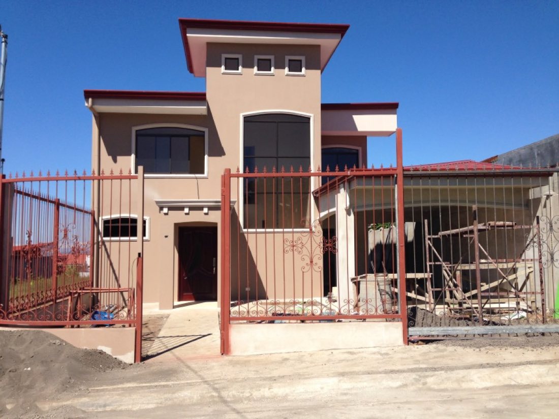Casa de habitación de dos plantas terminada por F y G Servicios Constructivos