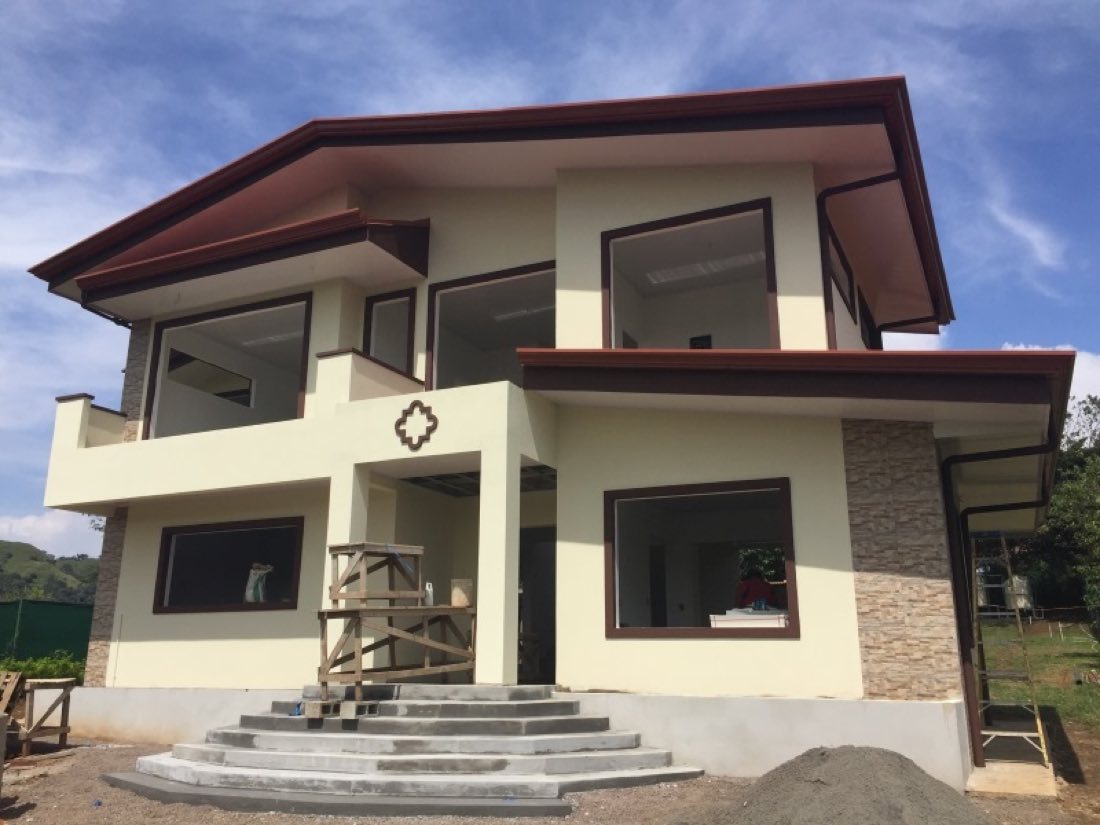 Vivienda de dos plantas en etapa final de construcción